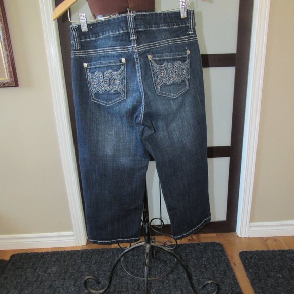 'SUKO JEANS" CAPRI STYLE. SIZE 6. - Picture 3 of 6